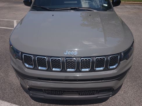 Used 2023 Jeep Compass Sport image 13