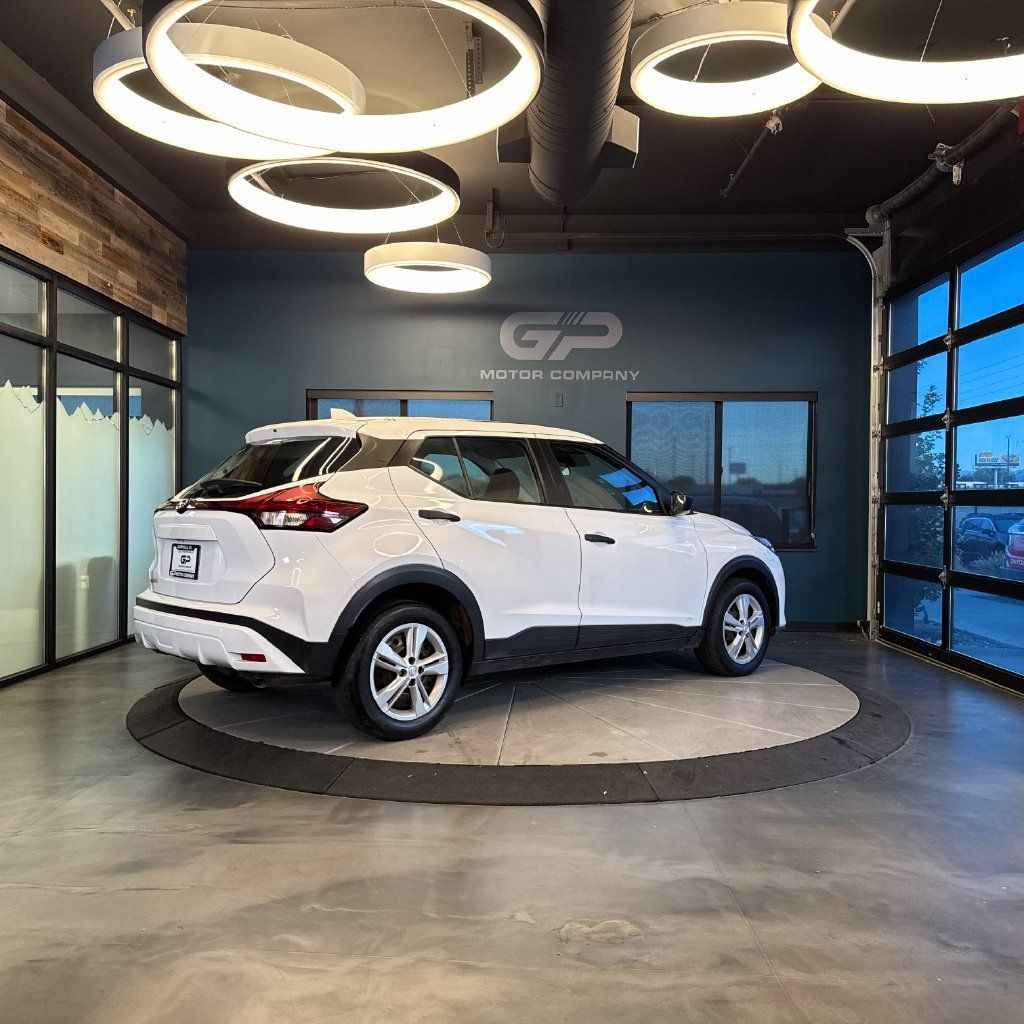 Used 2022 Nissan Kicks S FWD image 3