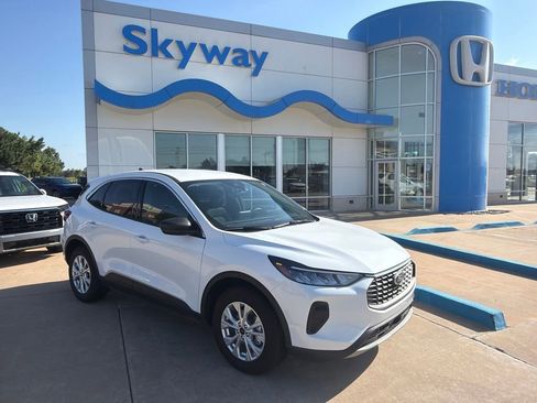 Used 2024 Ford Escape Active FWD image 1