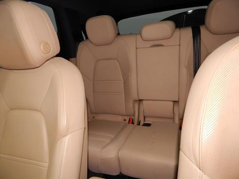 Used 2023 Porsche Cayenne AWD/4WD image 24