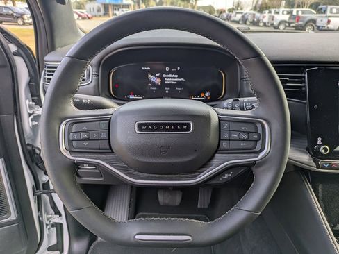 Used 2024 Jeep Wagoneer L Series II image 18