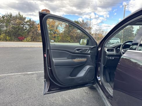 Used 2020 GMC Acadia SLE w/ Driver Convenience Package image 11