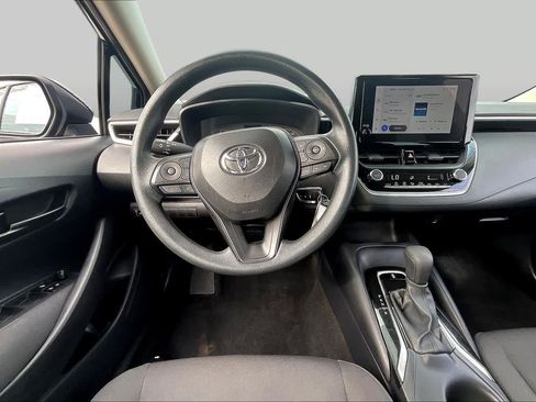 Used 2025 Toyota Corolla LE FWD image 6