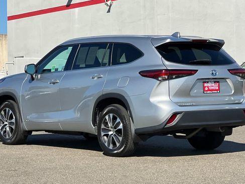 Certified 2022 Toyota Highlander XLE AWD/4WD image 7