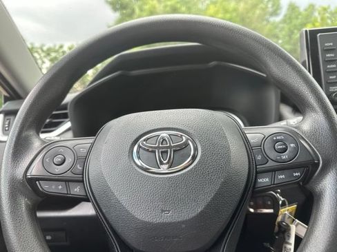 Used 2020 Toyota RAV4 LE AWD/4WD image 27