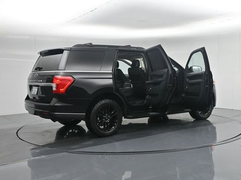 Used 2022 Ford Expedition XLT image 6