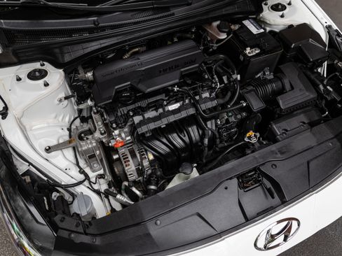 Used 2021 Hyundai Elantra Limited image 70