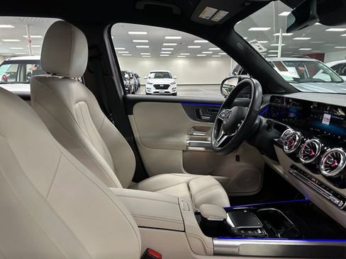 Used 2023 Mercedes-Benz EQB 250+ image 31