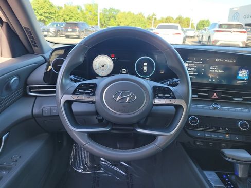 Used 2023 Hyundai Elantra SEL w/ Convenience Package FWD image 17