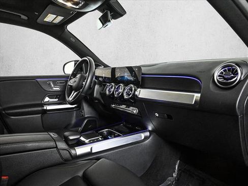 Used 2023 Mercedes-Benz GLB 250 4MATIC image 24