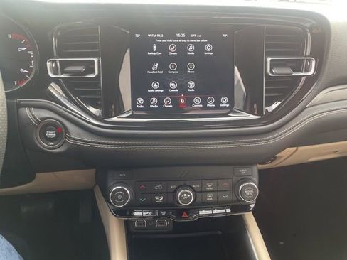 Used 2022 Dodge Durango SXT image 24