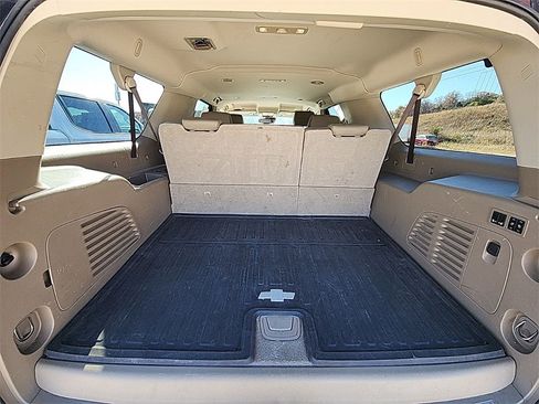 Used 2018 Chevrolet Suburban LT w/ Luxury Package image 17
