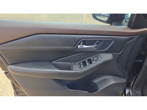 Used 2023 Nissan Rogue SV w/ SV Premium Package FWD image 24