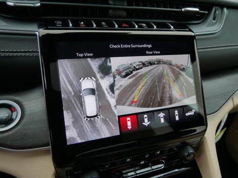 New 2025 Jeep Grand Cherokee Limited w/ Luxury Tech Group II image 17