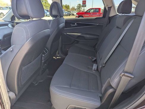 Used 2016 Kia Sorento LX image 14