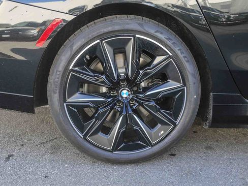 New 2026 BMW 750e xDrive w/ Premium Package image 8