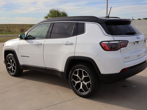 Used 2025 Jeep Compass Limited AWD/4WD image 10