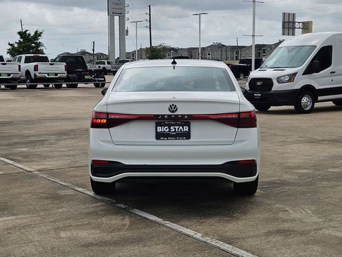 Used 2025 Volkswagen Jetta Sport FWD image 5