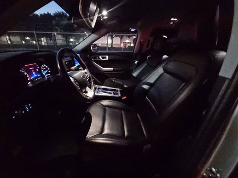 Used 2022 Ford Explorer XLT w/ Equipment Group 202A image 24