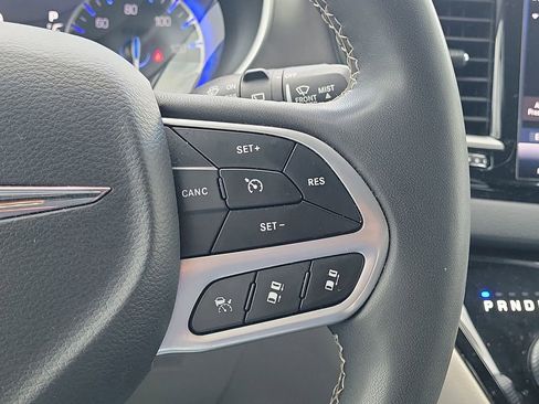 Used 2023 Chrysler Pacifica Touring-L FWD image 24