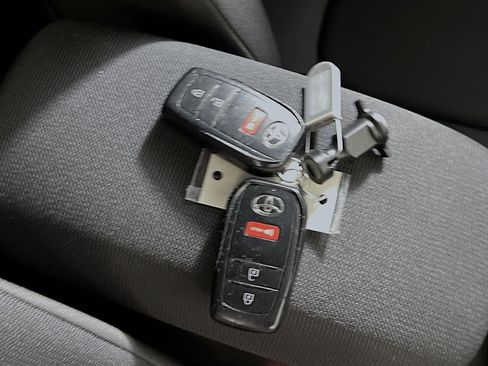 Used 2024 Toyota Corolla Cross LE image 36