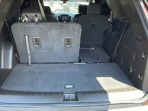 Used 2022 Chevrolet Traverse LT FWD image 32