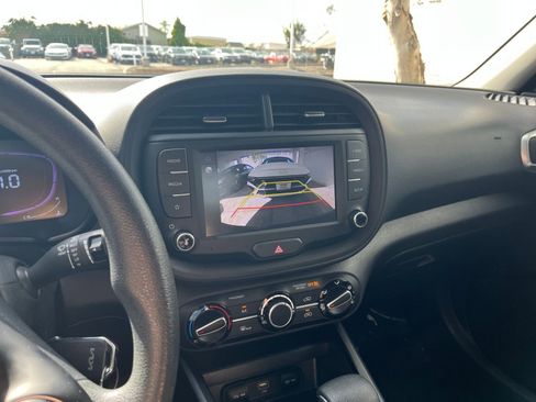 Used 2025 Kia Soul LX w/ LX Technology Package image 24
