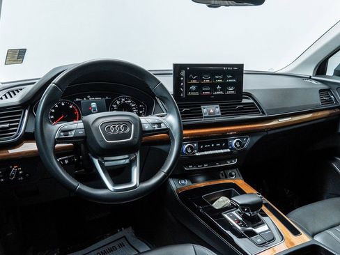 Used 2023 Audi Q5 2.0T Premium w/ Convenience Package image 4