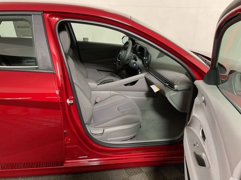 New 2025 Hyundai Elantra SE image 34