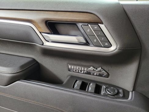 Used 2025 Chevrolet Silverado 1500 High Country w/ Midnight Edition AWD/4WD image 16