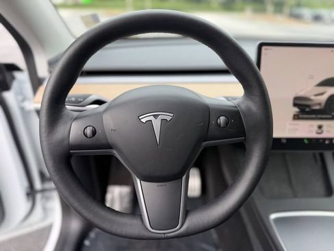Used 2023 Tesla Model Y Performance AWD/4WD image 17