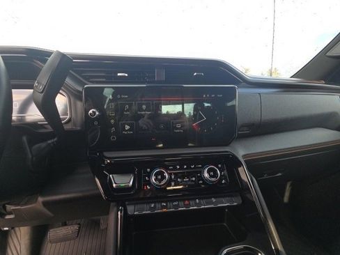 Used 2024 GMC Sierra 2500 AT4 w/ AT4 Preferred Package image 10