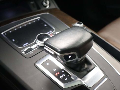 Used 2019 Audi Q5 2.0T Premium Plus w/ Premium Plus Package AWD/4WD image 9
