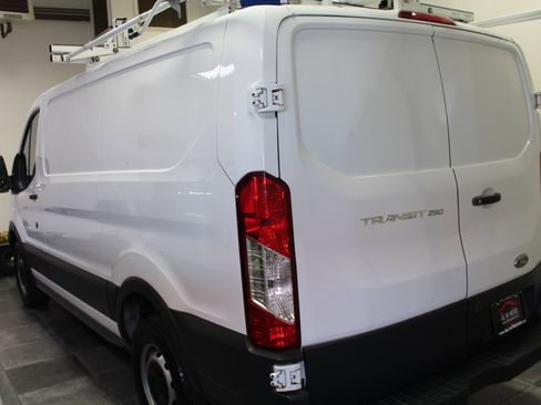 Used 2018 Ford Transit 250 130 Low Roof image 4
