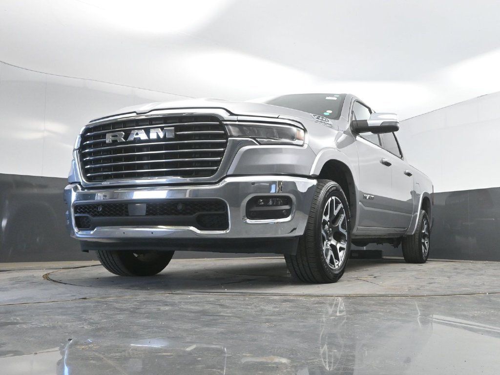 Used 2025 RAM 1500 Laramie AWD/4WD image 31