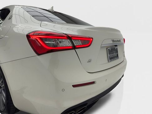 Used 2018 Maserati Ghibli S image 14