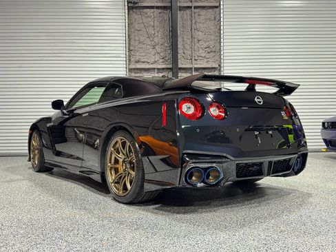 Used 2024 Nissan GT-R w/ Floor Mat Package AWD/4WD image 3