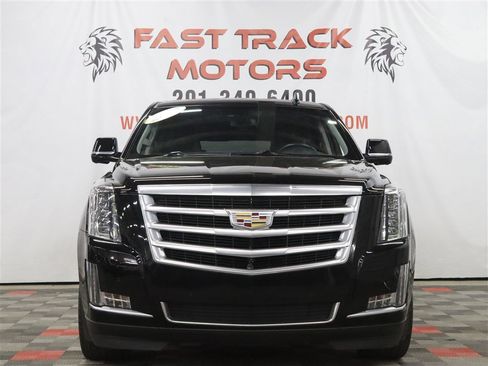 Used 2018 Cadillac Escalade ESV Luxury AWD/4WD image 2
