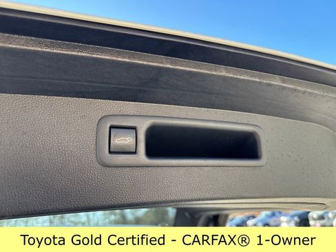 Certified 2021 Toyota Highlander XLE image 38