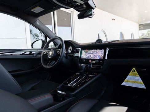 New 2026 Porsche Macan image 59