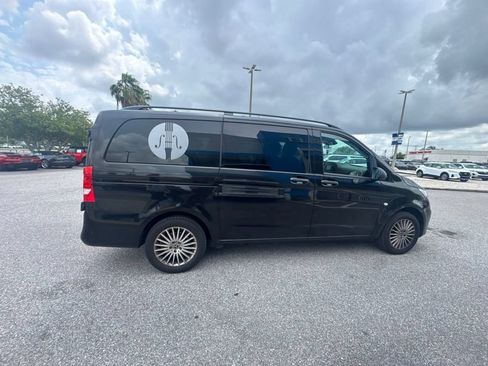 Used 2018 Mercedes-Benz Metris Passenger image 5