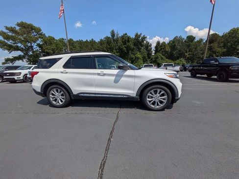 Used 2021 Ford Explorer XLT w/ Equipment Group 202A RWD image 3