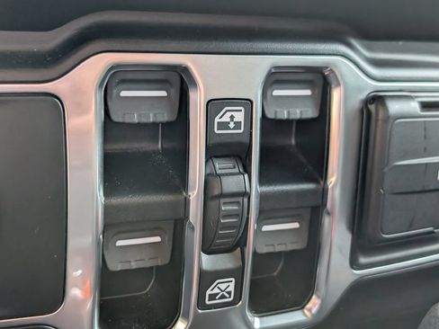 Used 2022 Jeep Gladiator Mojave AWD/4WD image 34