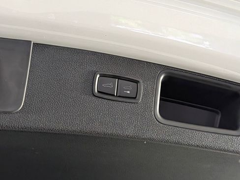 Certified 2023 Porsche Macan AWD/4WD image 18