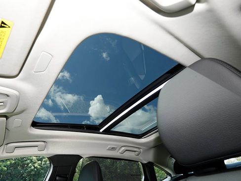 Used 2023 Volvo S90 B6 Plus image 16