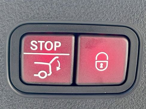 Certified 2026 Mercedes-Benz GLC 300 4MATIC image 38