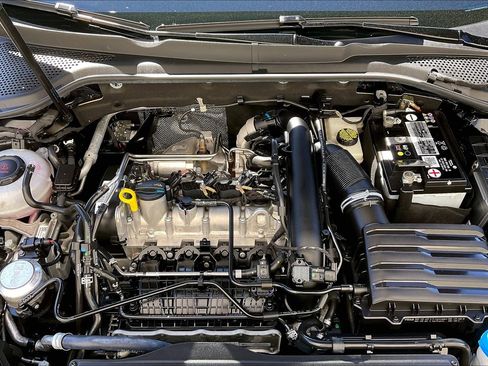 Used 2019 Volkswagen Golf S image 9