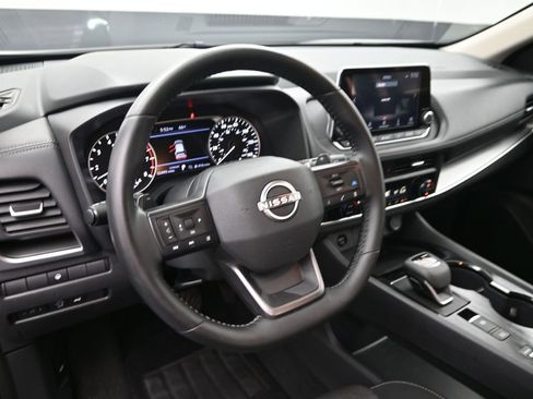 Used 2025 Nissan Rogue SV image 17