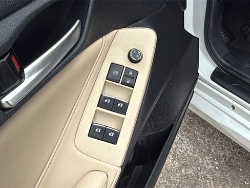 Used 2019 Toyota Avalon XLE image 9