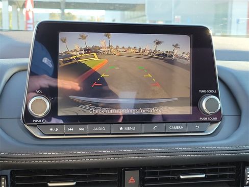 Used 2022 Nissan Rogue SV image 10